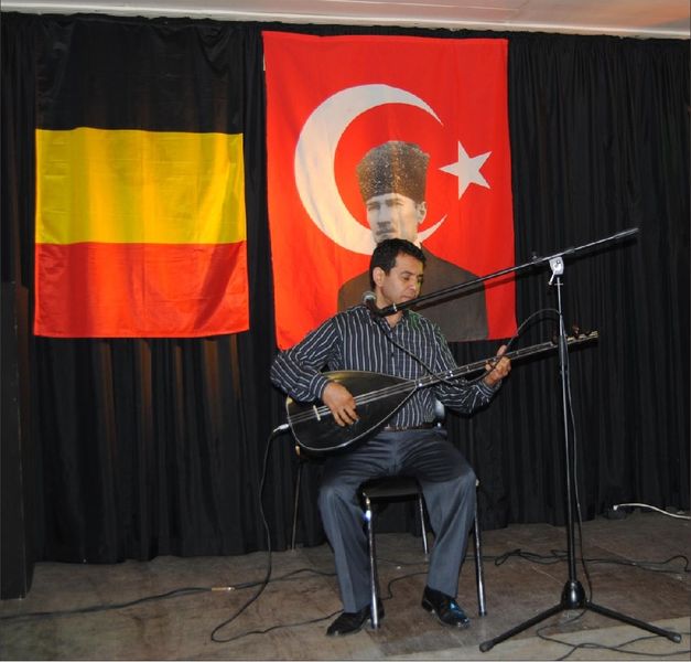 MAHSUNİ BELÇİKA'DA TÜRKÜLERİYLE ANILDI