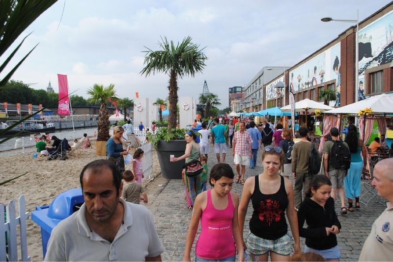 YAPAY BRÜKSEL PLAJI HİZMETTE
