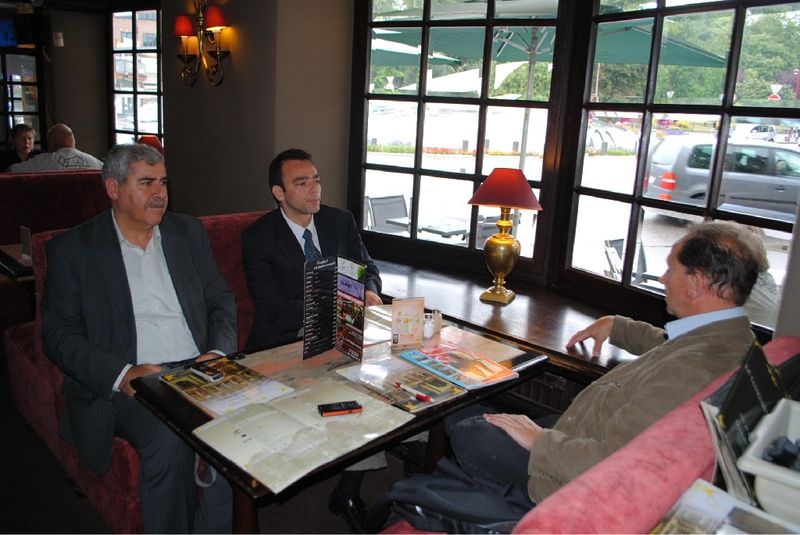Muavin Konsolos İzbul Charleroi'de görüşmelerde bulundu