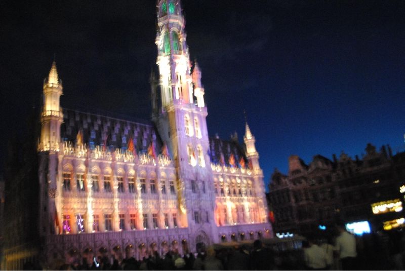 PLACE DU GRAND'DA IŞIKLARIN DANSINI