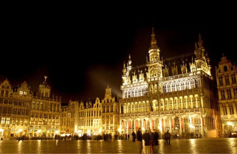 PLACE DU GRAND'DA IŞIKLARIN DANSINI