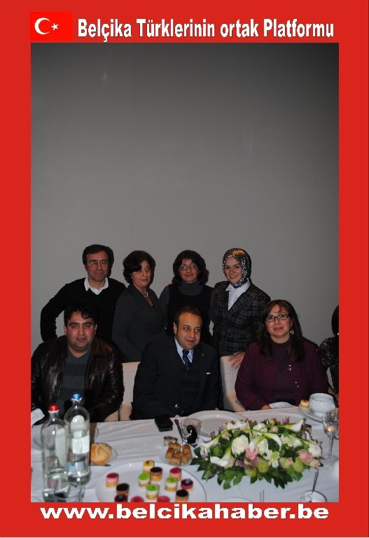 DOKTORLAR VE İŞADAMI İZCİ BAKAN BAĞIŞ ONURUNA VİLLALARINDA YEMEK VERDİLER