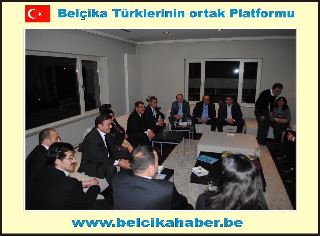 DOKTORLAR VE İŞADAMI İZCİ BAKAN BAĞIŞ ONURUNA VİLLALARINDA YEMEK VERDİLER