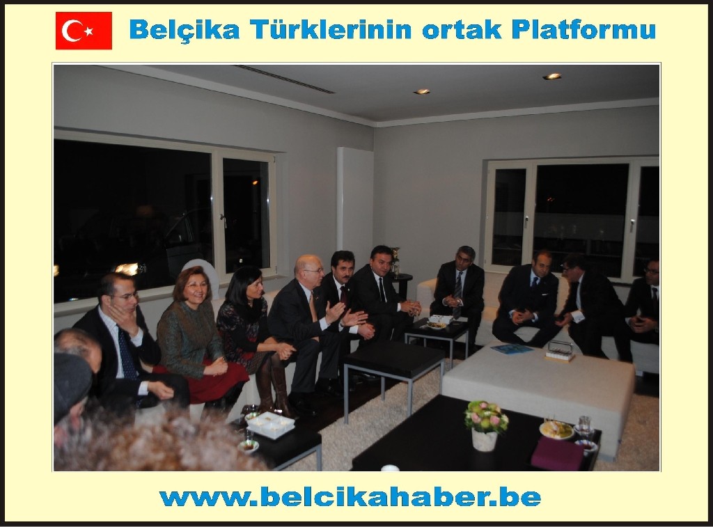 DOKTORLAR VE İŞADAMI İZCİ BAKAN BAĞIŞ ONURUNA VİLLALARINDA YEMEK VERDİLER
