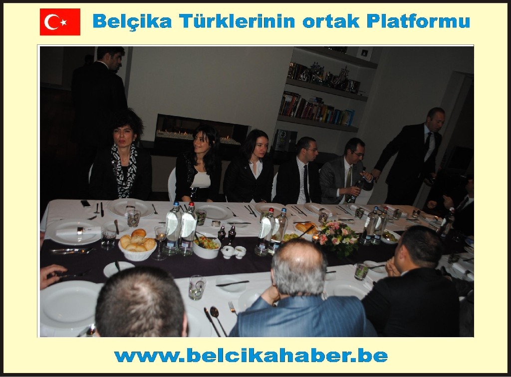 DOKTORLAR VE İŞADAMI İZCİ BAKAN BAĞIŞ ONURUNA VİLLALARINDA YEMEK VERDİLER