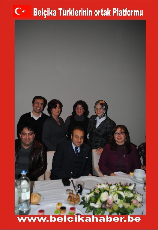 DOKTORLAR VE İŞADAMI İZCİ BAKAN BAĞIŞ ONURUNA VİLLALARINDA YEMEK VERDİLER