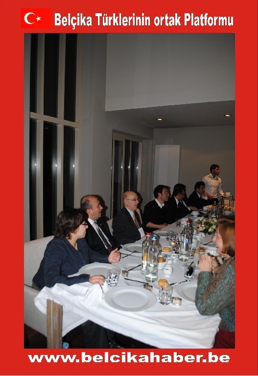 DOKTORLAR VE İŞADAMI İZCİ BAKAN BAĞIŞ ONURUNA VİLLALARINDA YEMEK VERDİLER