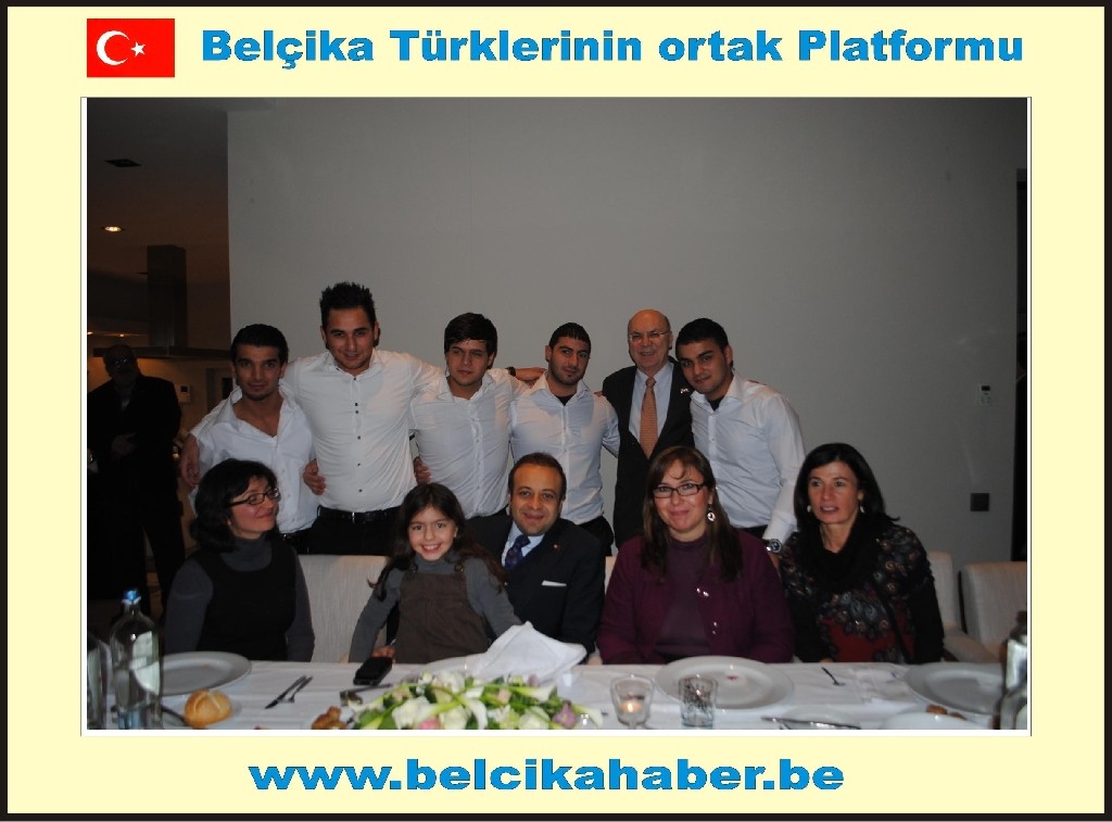 DOKTORLAR VE İŞADAMI İZCİ BAKAN BAĞIŞ ONURUNA VİLLALARINDA YEMEK VERDİLER