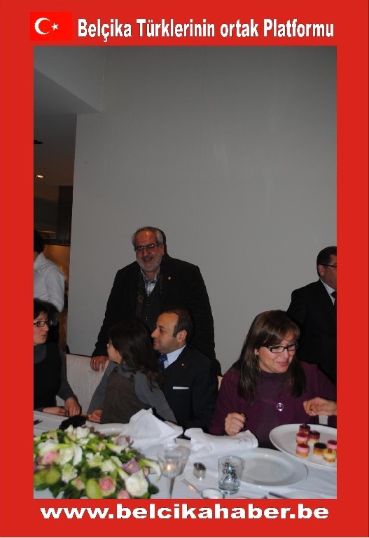 DOKTORLAR VE İŞADAMI İZCİ BAKAN BAĞIŞ ONURUNA VİLLALARINDA YEMEK VERDİLER