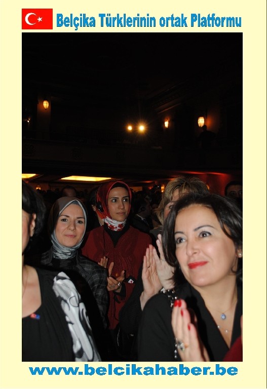 BAYAN ERDOĞAN ÖDÜLÜNÜ TÖRENLE ALDI