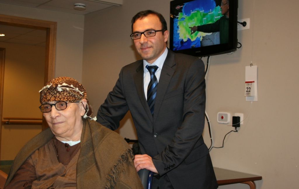 Veli Yüksel’den, sosyal konutlara ve huzurevlerine TRT yayınları