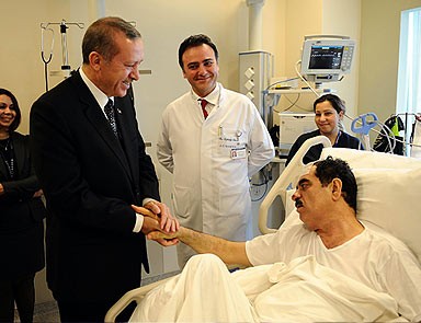 Başbakan Erdoğan Tatlıses'i ziyaret etti 