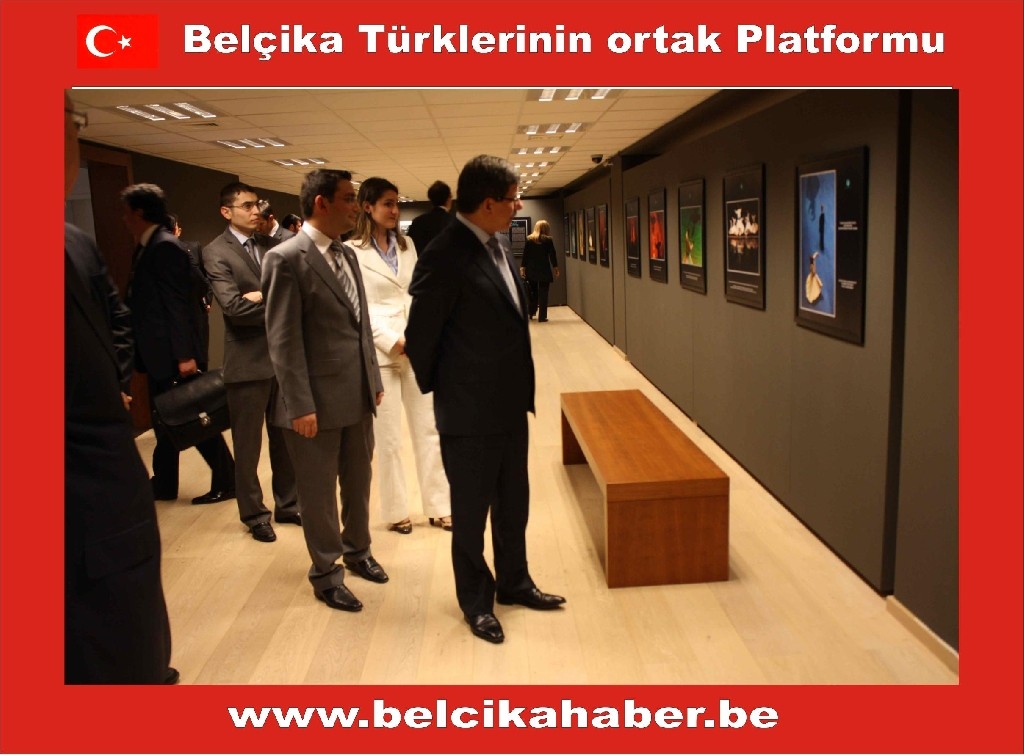 BAKAN DAVUTOĞLU YUNUS EMRE VAKFI'NI ZİYARET ETTİ
