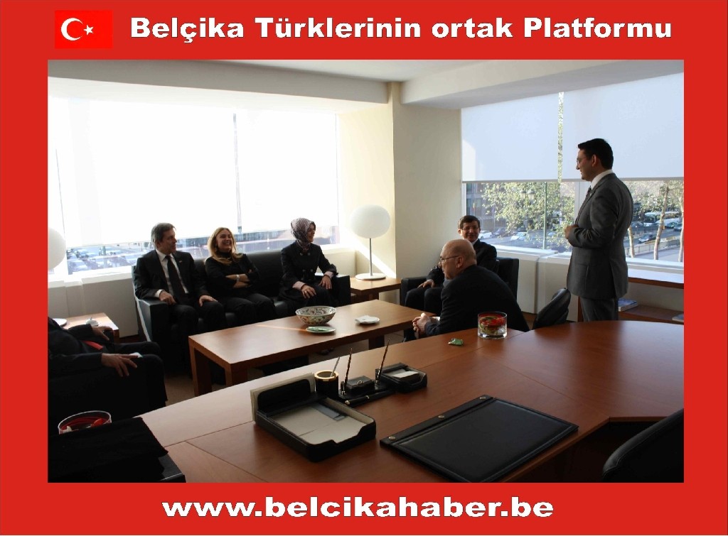 BAKAN DAVUTOĞLU YUNUS EMRE VAKFI'NI ZİYARET ETTİ