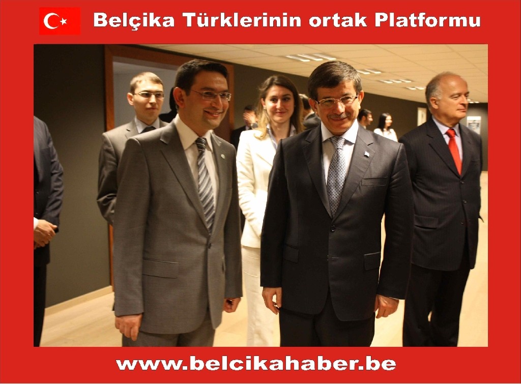 BAKAN DAVUTOĞLU YUNUS EMRE VAKFI'NI ZİYARET ETTİ