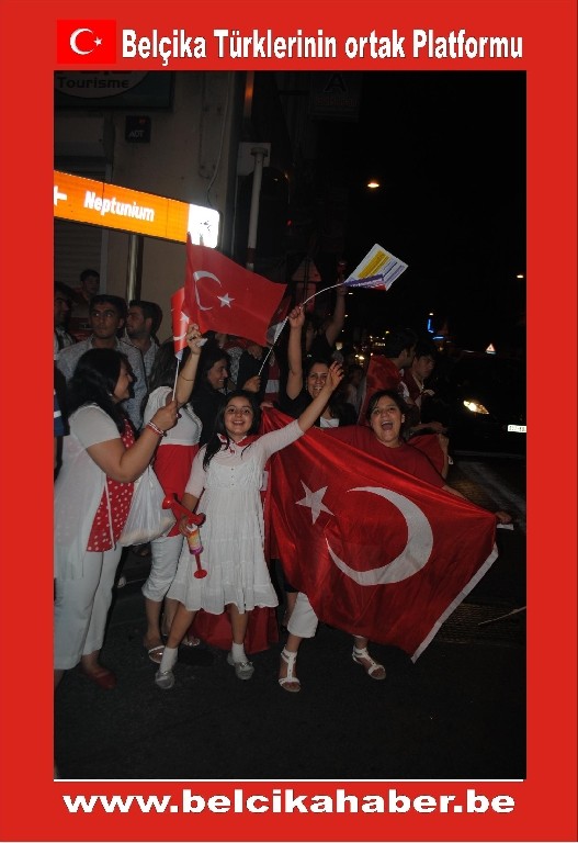MİLLİ COŞKU BELÇİKA'DA GECEBOYU DEVAM ETTİ