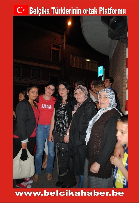 MİLLİ COŞKU BELÇİKA'DA GECEBOYU DEVAM ETTİ