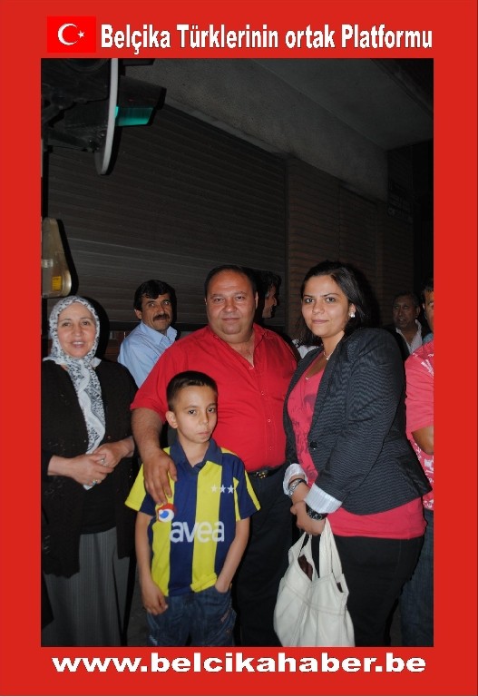 MİLLİ COŞKU BELÇİKA'DA GECEBOYU DEVAM ETTİ