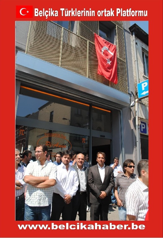MİLLİ COŞKU BELÇİKA'DA GECEBOYU DEVAM ETTİ