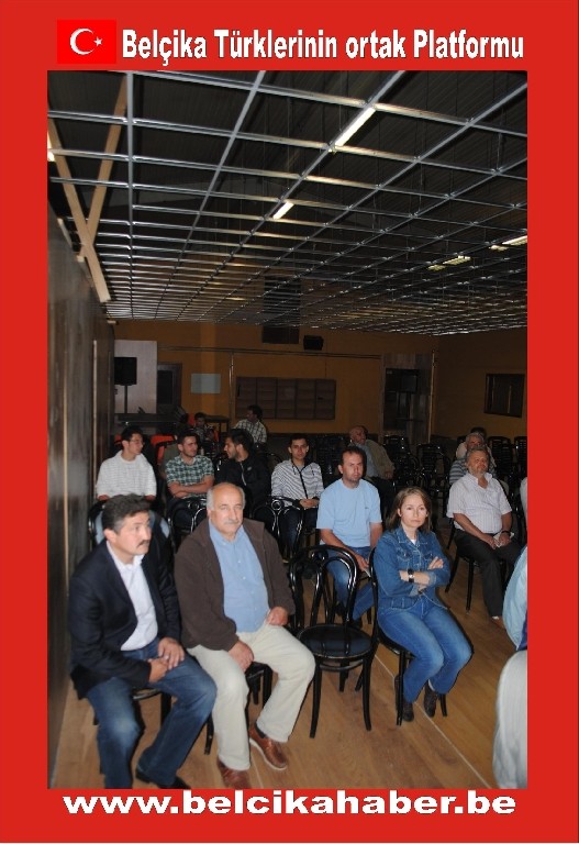 BRÜKSEL BAŞKONSOLOSU MEHMET POROY'DAN KİTAP YARDIMI