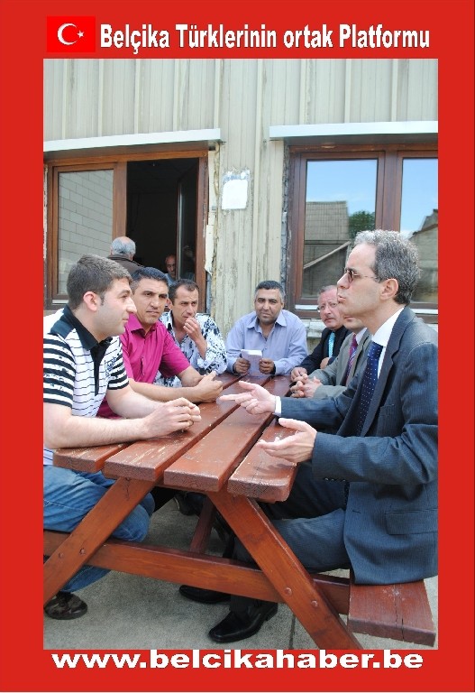 BRÜKSEL BAŞKONSOLOSU MEHMET POROY'DAN KİTAP YARDIMI