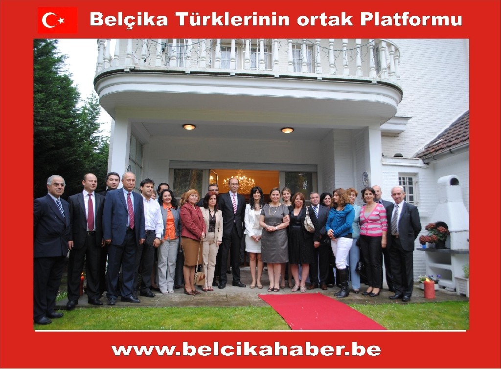 ANVERS BAŞKONSOLOS YARDIMCI KAPTANI NUR ALKIŞ ANVERS LİMANINDAN AYRILIYOR