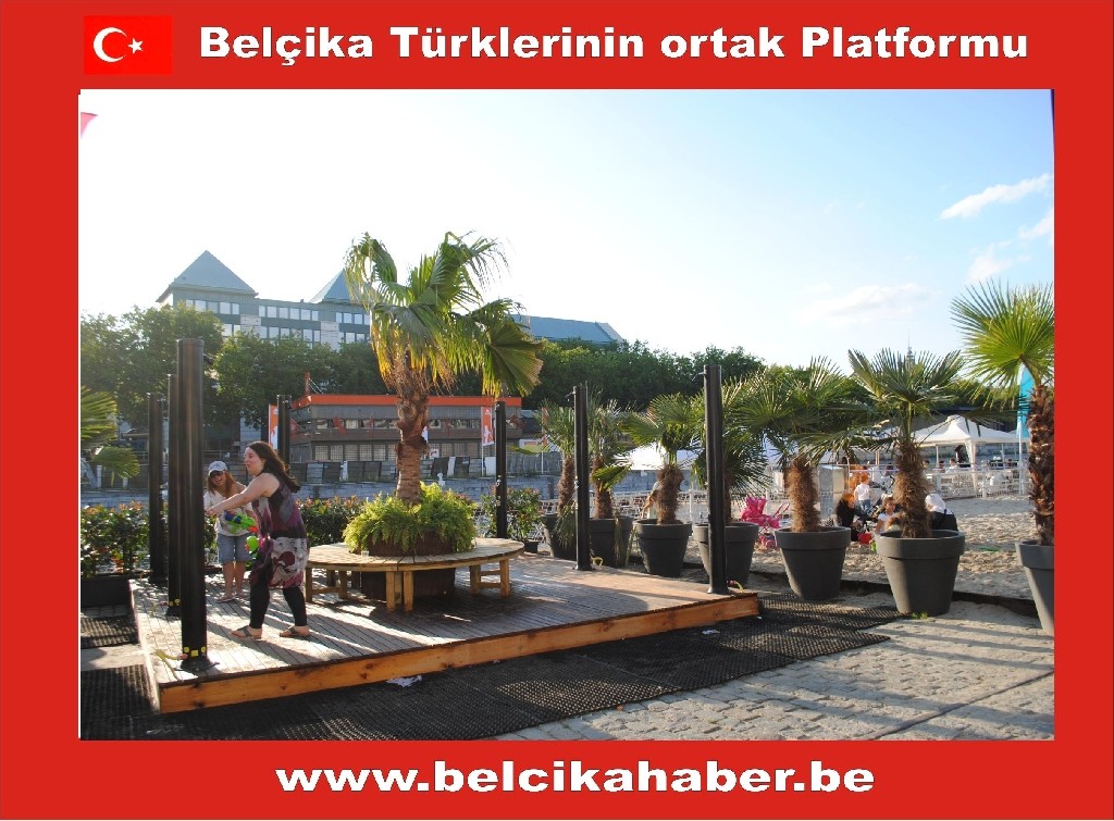 BİNLERCE BRÜKSELLİ YAPAY PLAJA KOŞTU