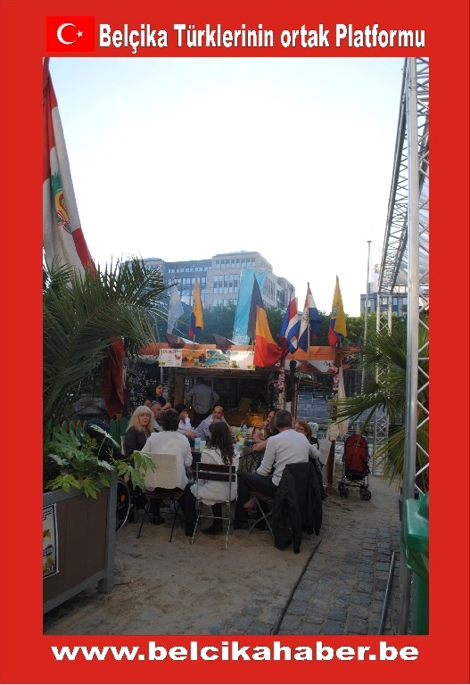 BİNLERCE BRÜKSELLİ YAPAY PLAJA KOŞTU