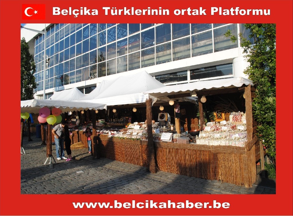 BİNLERCE BRÜKSELLİ YAPAY PLAJA KOŞTU