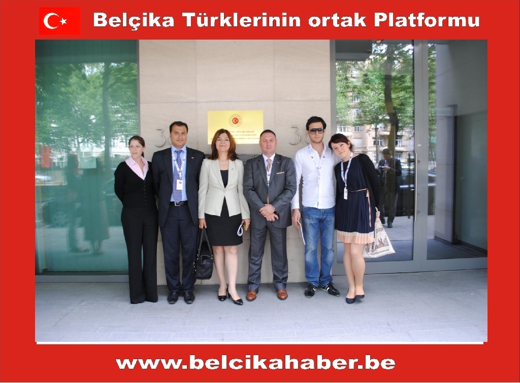 AB GENÇ İLETİŞİMCİLER YARIŞMASINDA ÖDÜL ALANLAR ESERLERİNİ AB BÜYÜKELÇİSİ KUNERALP'E SUNDULAR