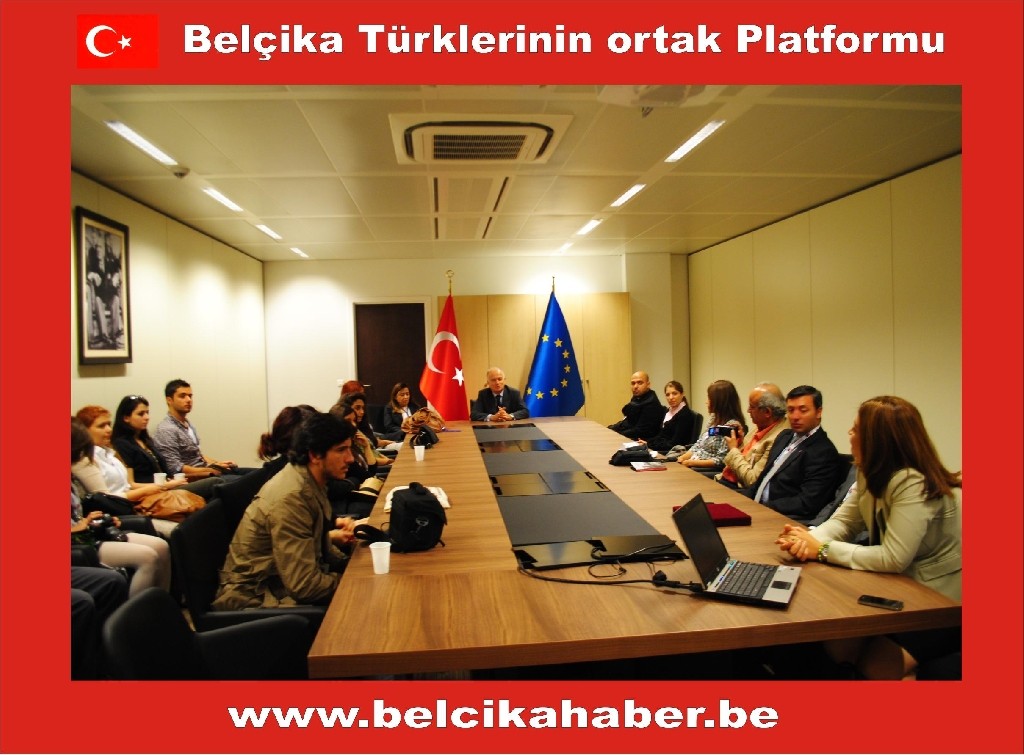 AB GENÇ İLETİŞİMCİLER YARIŞMASINDA ÖDÜL ALANLAR ESERLERİNİ AB BÜYÜKELÇİSİ KUNERALP'E SUNDULAR
