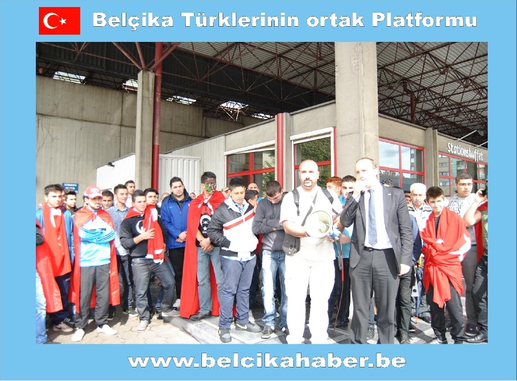 ŞEHİTLER İÇİN GENK'TE ANMA VE YÜRÜYÜŞ DÜZENLENDİ