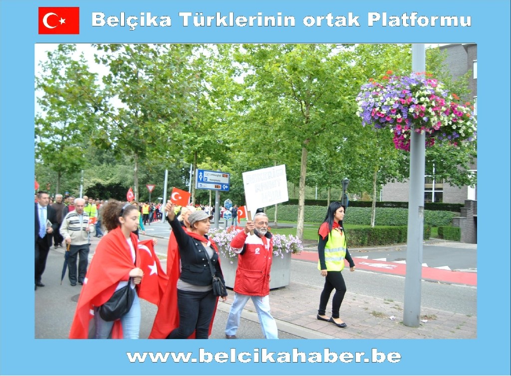 ŞEHİTLER İÇİN GENK'TE ANMA VE YÜRÜYÜŞ DÜZENLENDİ
