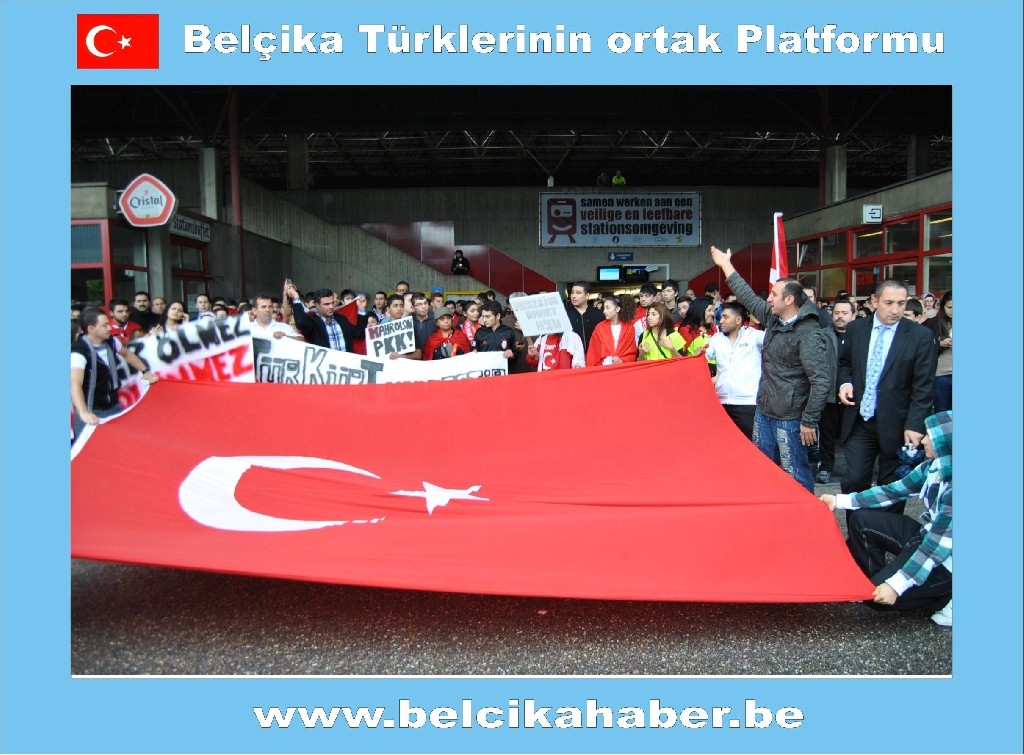 ŞEHİTLER İÇİN GENK'TE ANMA VE YÜRÜYÜŞ DÜZENLENDİ