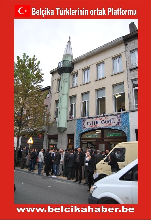 BRÜKSEL'DE CAMİLER DOLDU TAŞTI
