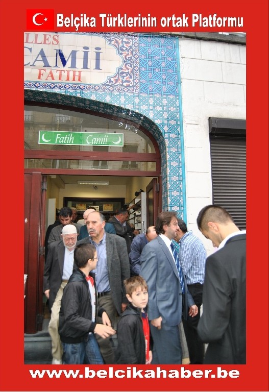 BRÜKSEL'DE CAMİLER DOLDU TAŞTI