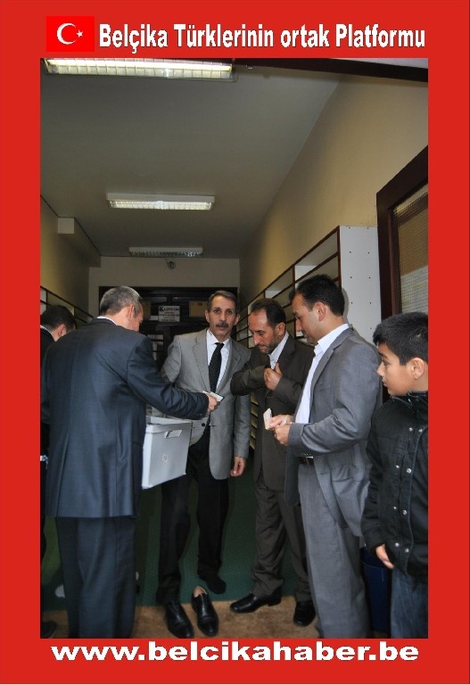 BRÜKSEL'DE CAMİLER DOLDU TAŞTI