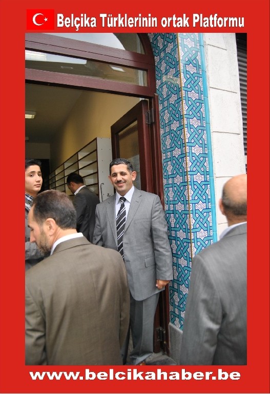 BRÜKSEL'DE CAMİLER DOLDU TAŞTI