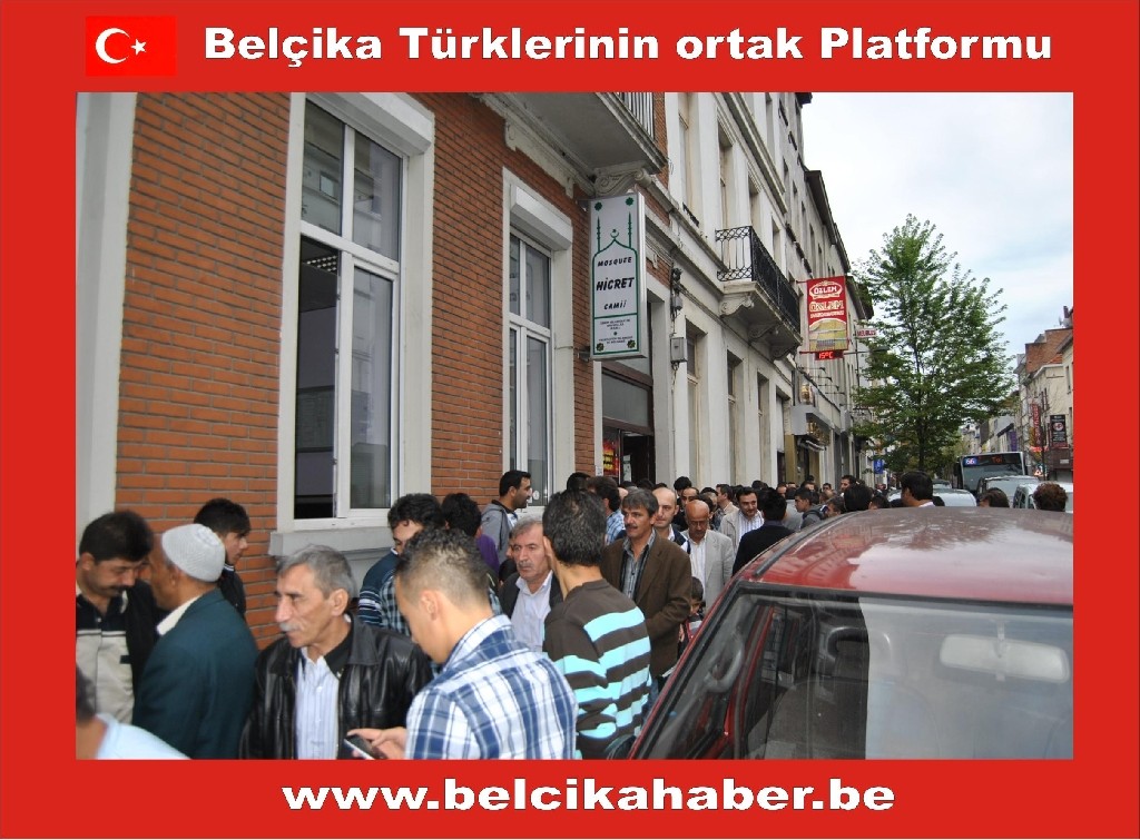BRÜKSEL'DE CAMİLER DOLDU TAŞTI