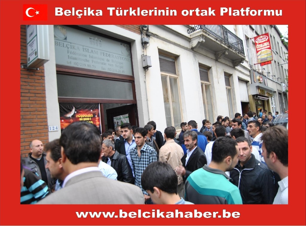 BRÜKSEL'DE CAMİLER DOLDU TAŞTI