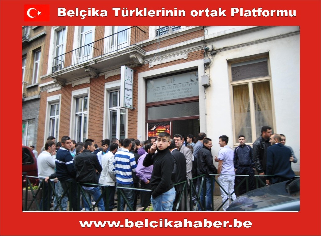 BRÜKSEL'DE CAMİLER DOLDU TAŞTI