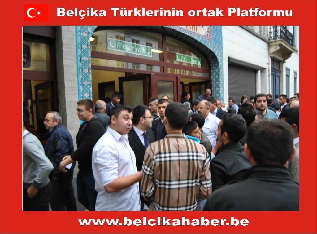 BRÜKSEL'DE CAMİLER DOLDU TAŞTI