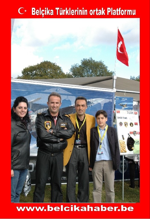 TÜRK SOLO BELÇİKA SEMALARINDAKİ GÖSTERİSİYLE NEFESLERİ KESTİ