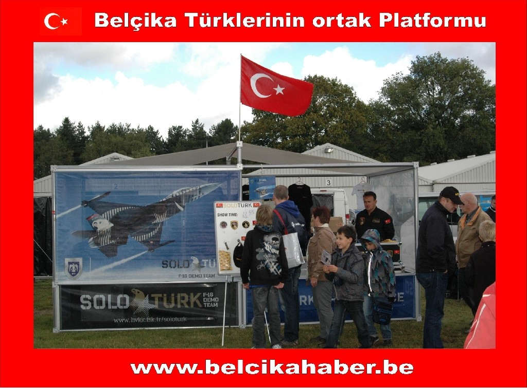 TÜRK SOLO BELÇİKA SEMALARINDAKİ GÖSTERİSİYLE NEFESLERİ KESTİ