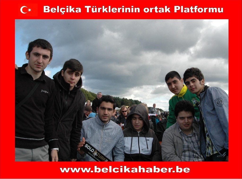 TÜRK SOLO BELÇİKA SEMALARINDAKİ GÖSTERİSİYLE NEFESLERİ KESTİ