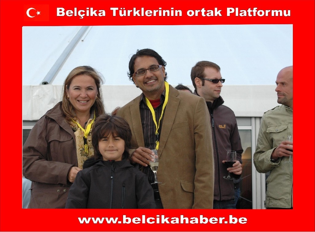 TÜRK SOLO BELÇİKA SEMALARINDAKİ GÖSTERİSİYLE NEFESLERİ KESTİ