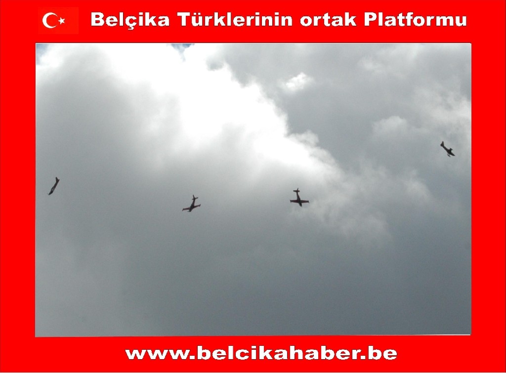 TÜRK SOLO BELÇİKA SEMALARINDAKİ GÖSTERİSİYLE NEFESLERİ KESTİ
