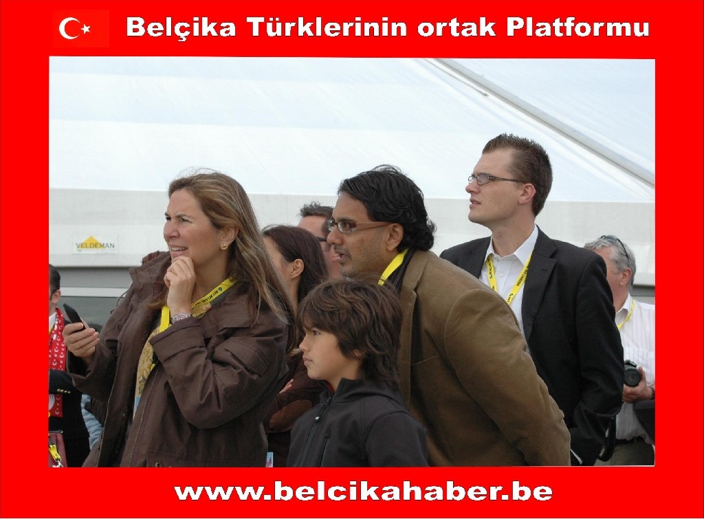 TÜRK SOLO BELÇİKA SEMALARINDAKİ GÖSTERİSİYLE NEFESLERİ KESTİ