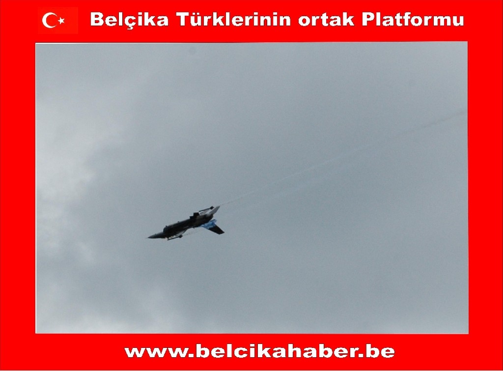 TÜRK SOLO BELÇİKA SEMALARINDAKİ GÖSTERİSİYLE NEFESLERİ KESTİ