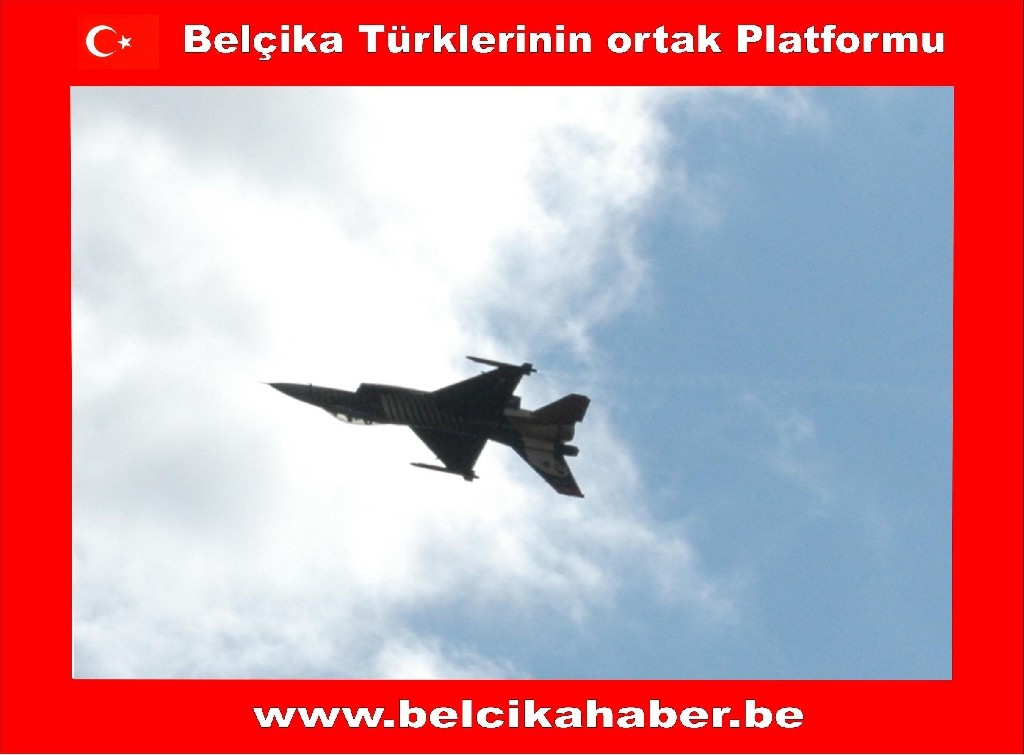 TÜRK SOLO BELÇİKA SEMALARINDAKİ GÖSTERİSİYLE NEFESLERİ KESTİ